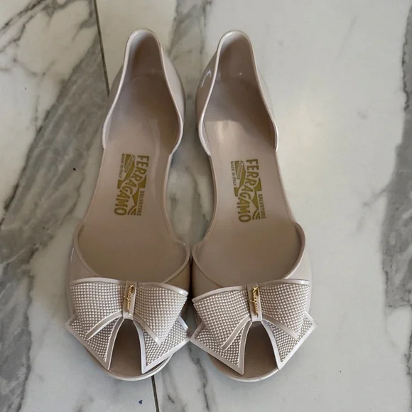 Ferragamo size 9 beige jelly shoes - Picture 1 of 7